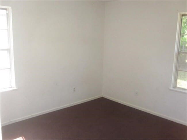 Building Photo - 5422 Thrush Dr