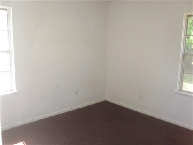 Foto del edificio - 5422 Thrush Dr