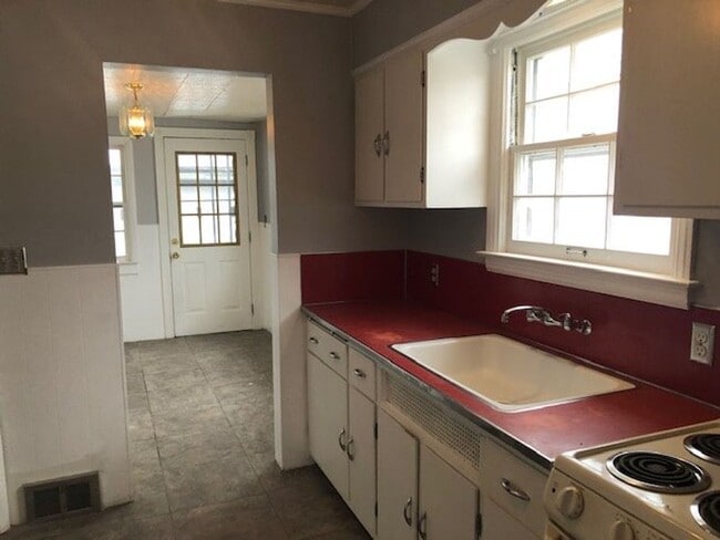 Foto del edificio - Great 4 Bedroom Home In Harper Woods