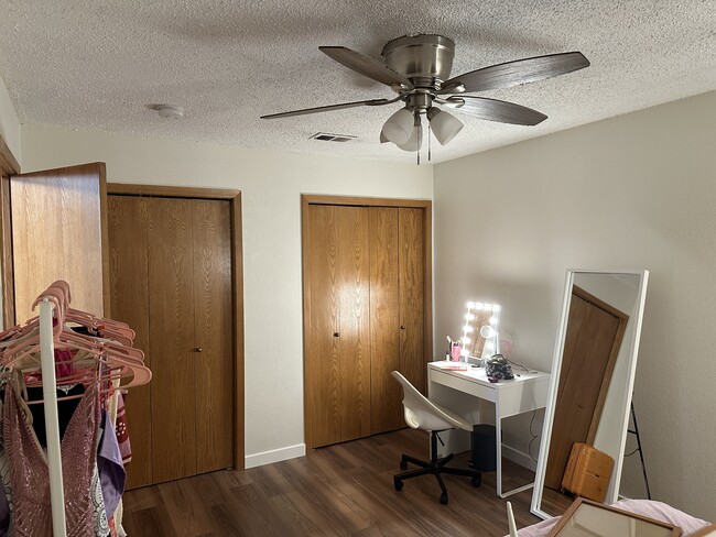 Room 4 - 2835 Springdale Ln
