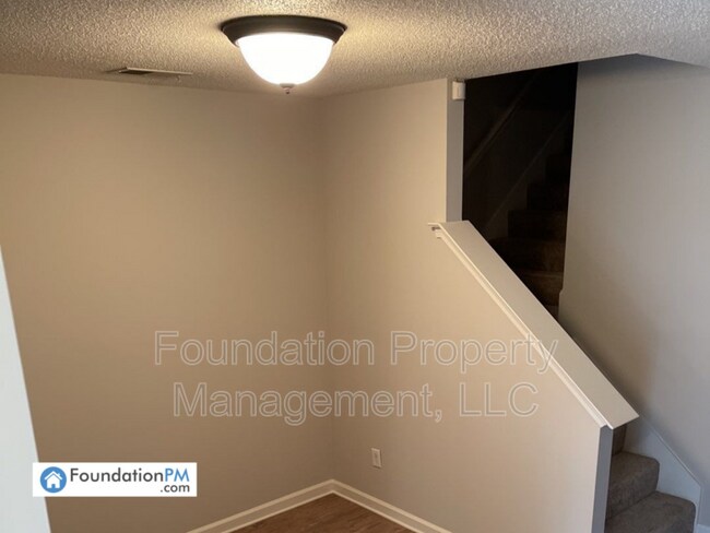 Building Photo - 2223 Curbertson St