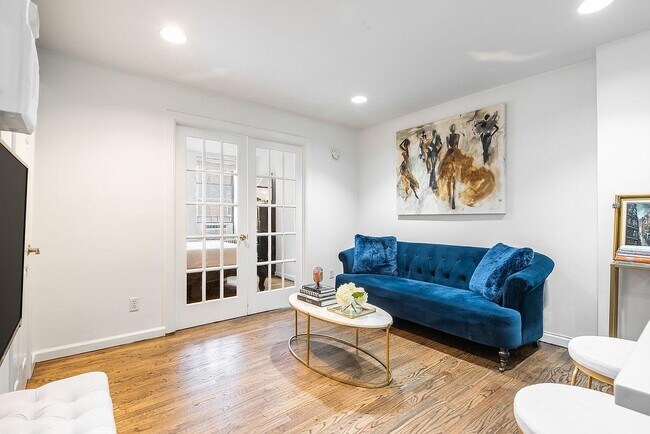 Foto del edificio - 220 E 82nd St