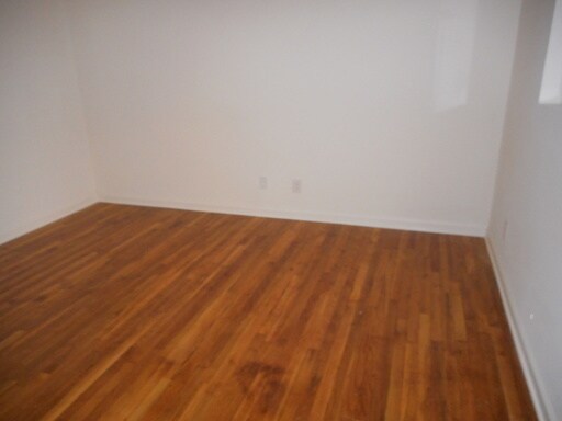 Building Photo - Two Bedroom Townhouse