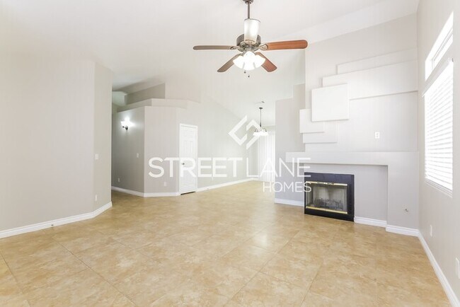 Building Photo - 4 Bedroom Home in Guard Gated Commnity!!