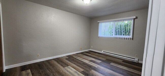 Foto del edificio - 2 Bedroom on 18th Ave in Albany - Pet Friendly