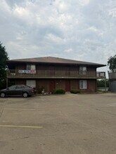 Building Photo - 2025 College Ave