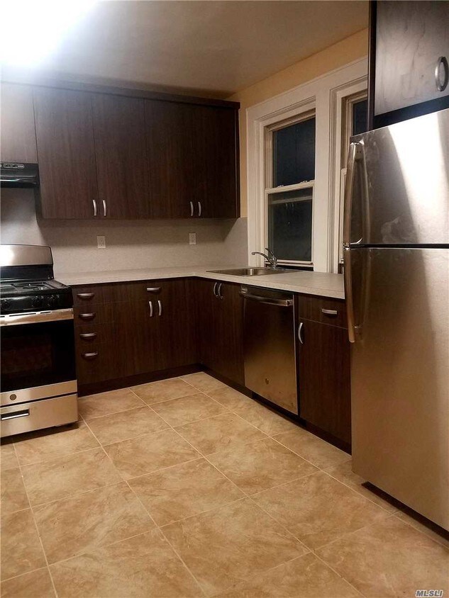 Primary Photo - 243 Maple Ave