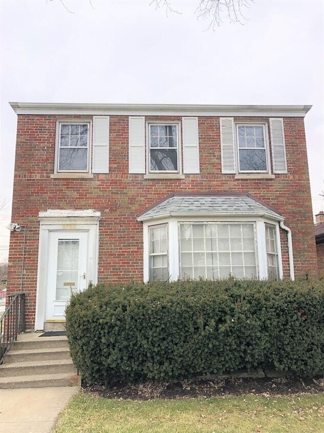 8700 Trumbull Ave Unit 2, Skokie, IL 60076 Condo for Rent in Skokie, IL