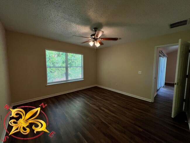 Building Photo - Charming 3-Bedroom Home with Garage – Lawn...