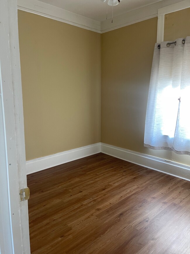 Dormitorio - 14372 Olive St