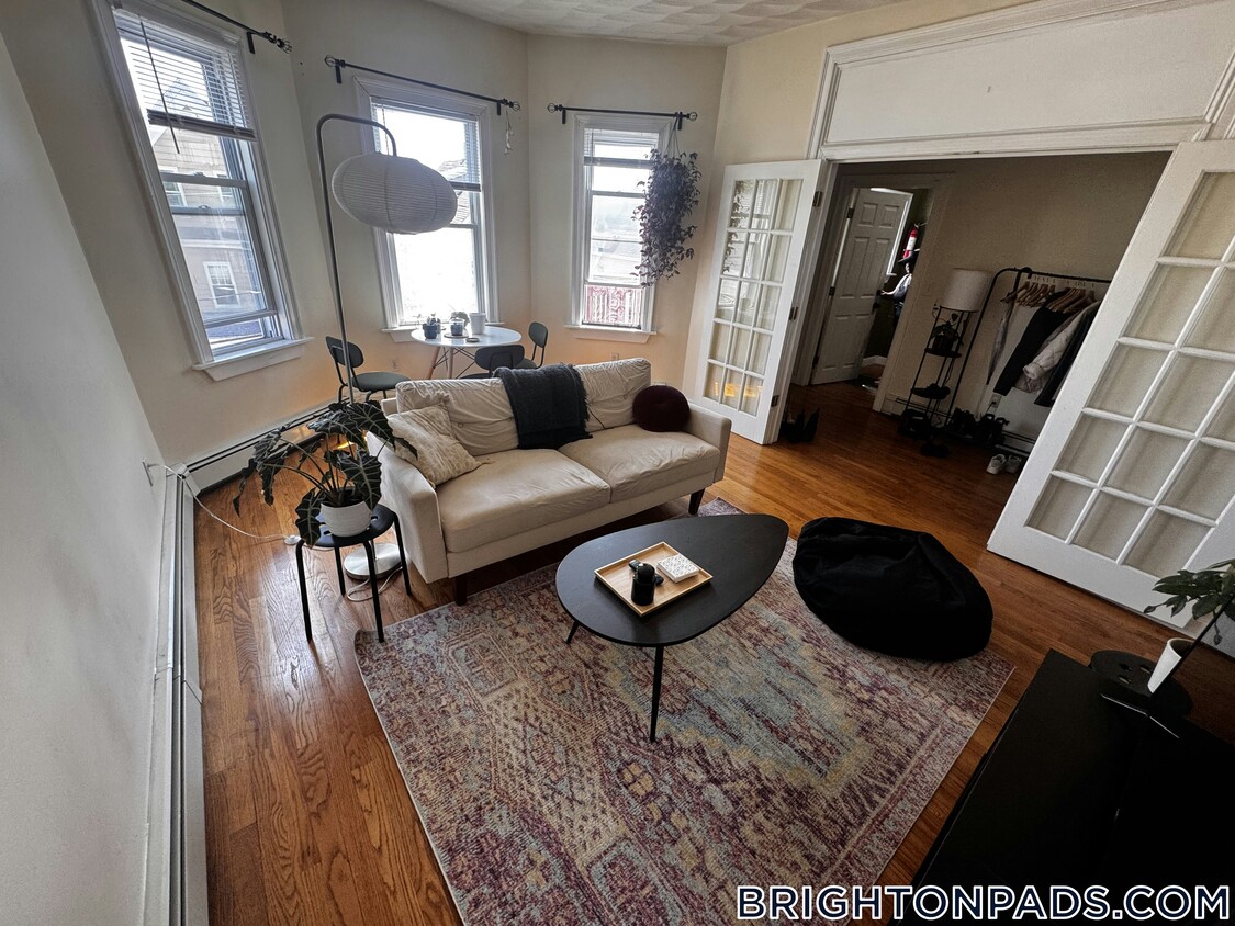 Primary Photo - 40 Litchfield St