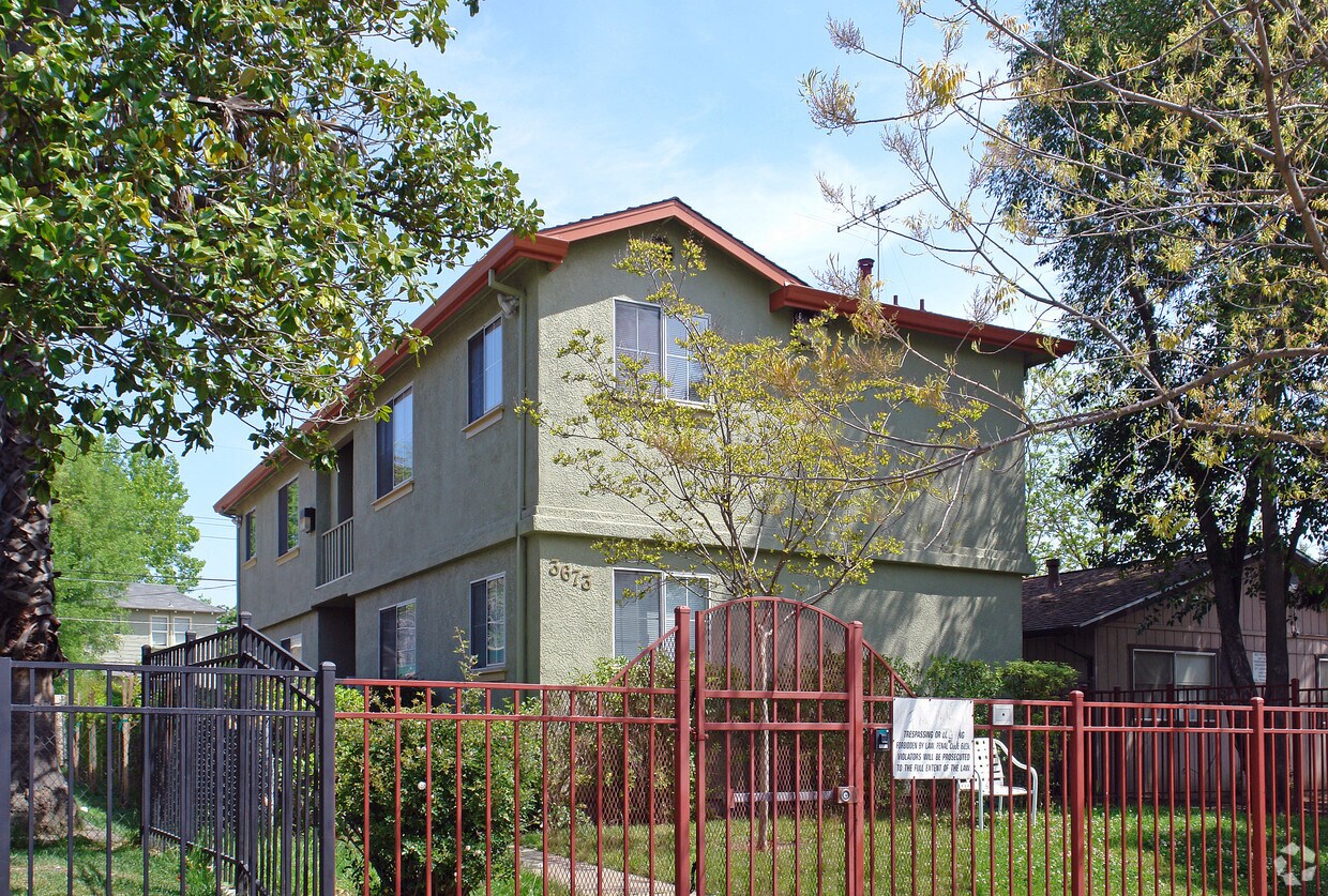 Foto principal - 3673 5th Ave