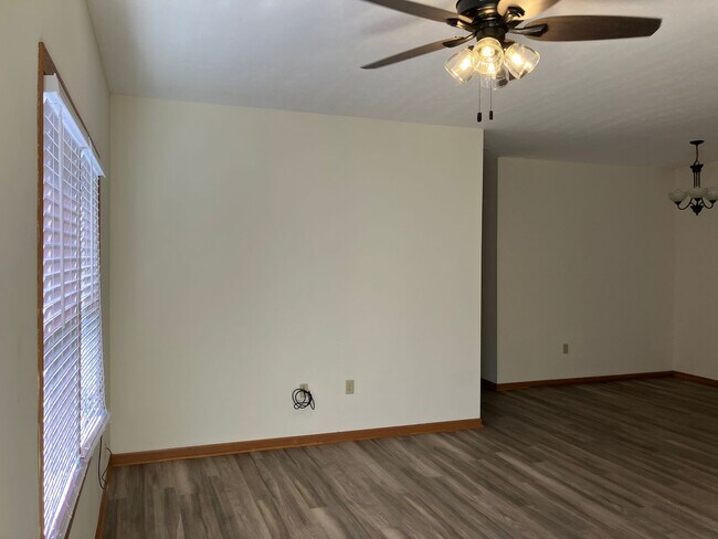 Foto del edificio - Modern & Spacious 3-Bedroom Ranch Condo – Coming mid-August 2026!