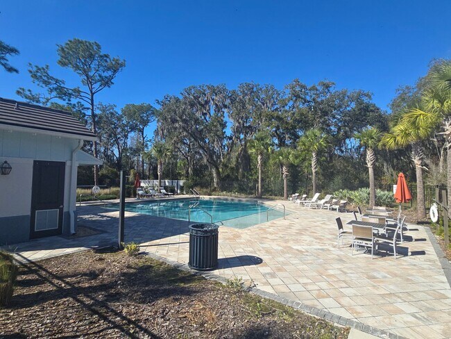 Building Photo - Beautiful 3-Bedroom, 2.5-Bathroom Townhome in Wesley Chapel