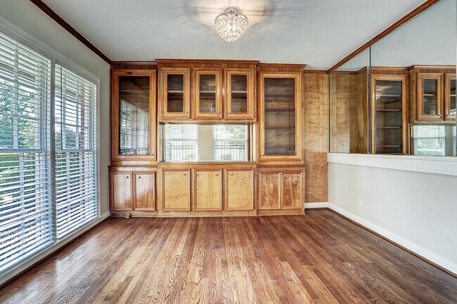 Foto del edificio - 3709 Parkwood Dr