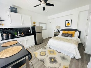 Interior Photo - Landmark Towers