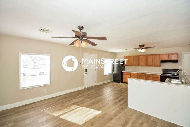 Building Photo - 3 Bedroom Pet-Friendly Home in Indianapolis, IN with Main Street Renewal