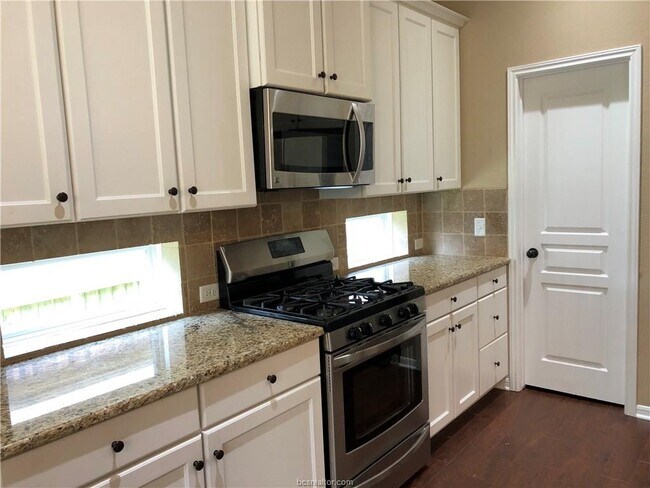 Foto del edificio - 2505 Kinnersley Ln
