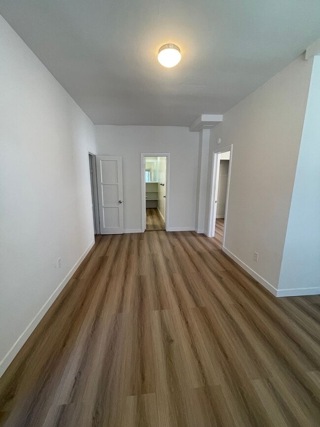 Building Photo - Lower 1 Bedroom 1 Bath in Long Beach