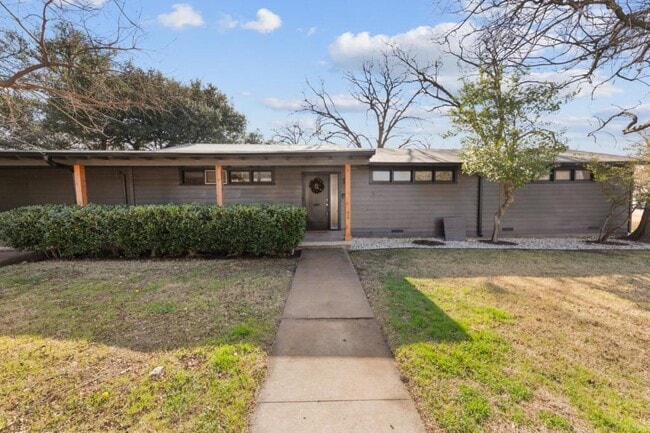 Building Photo - 419 King Cir