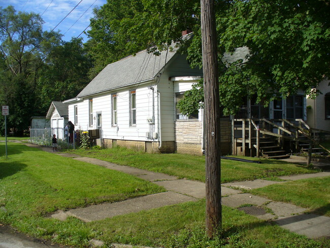 Building Photo - 1704 12th Ave