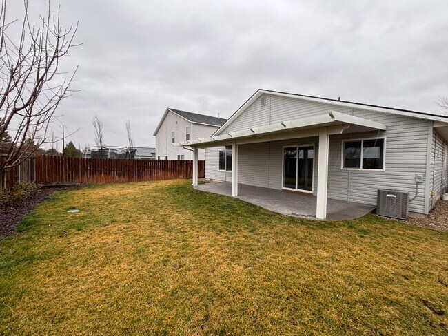 Foto del edificio - 16581 Berkley Ave