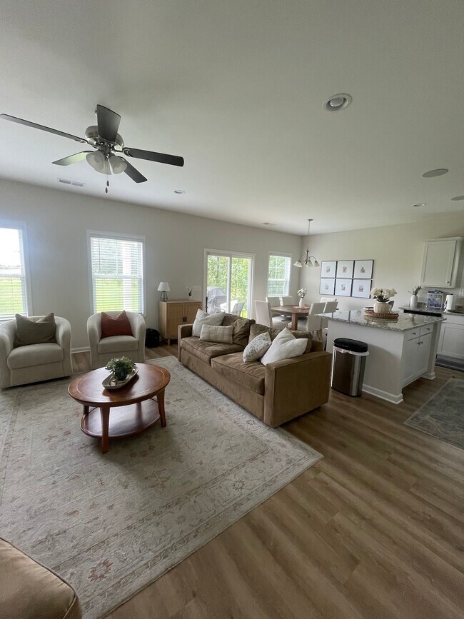 Foto del edificio - 200 Honey Hill Way