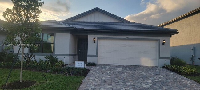 Foto del edificio - 2941 Hibiscus Ave