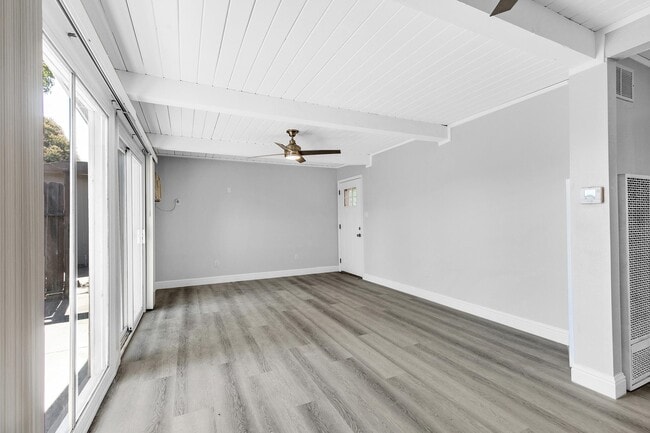 Building Photo - 1167 Holmes Ct