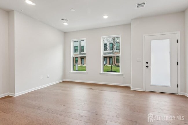 Building Photo - 214 Jessie Pl