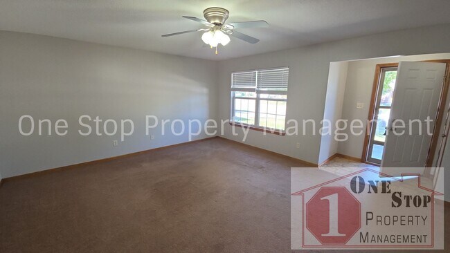 Foto del edificio - 1105 NW Willow Dr