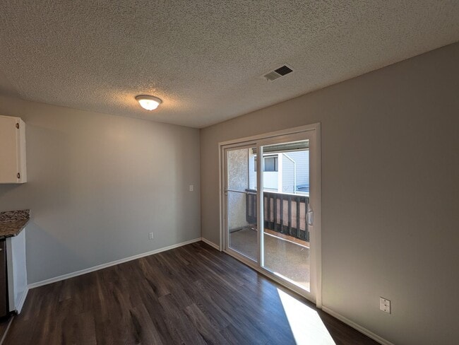 Building Photo - Updated 1 bedroom 1 bathroom in High Hollows!