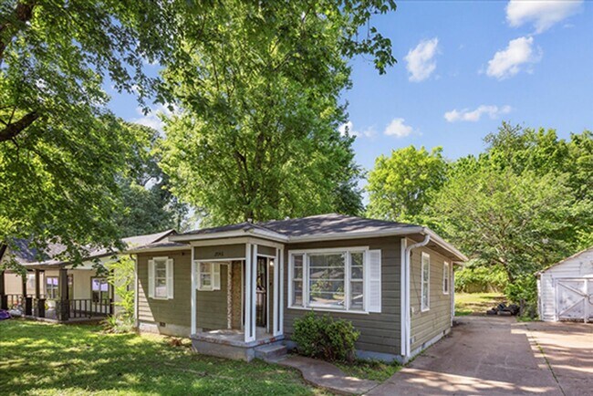 Building Photo - 2048 Whitney Ave
