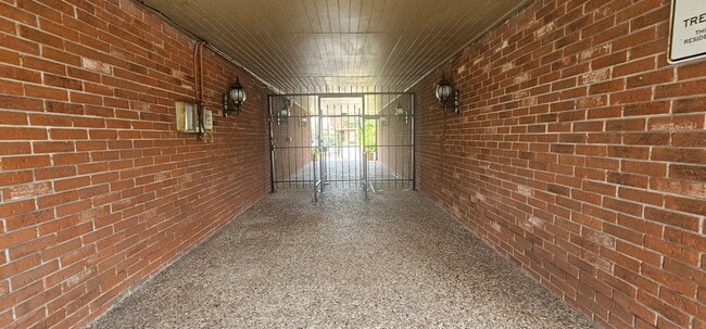 Foto del edificio - 11550 Chimney Rock Rd