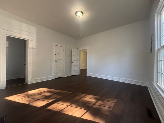 Foto del edificio - Cute and clean 2 bedroom 1 bath available now!