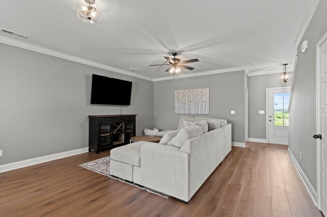Building Photo - Fully Furnished and Move-In Ready! Flexibl...