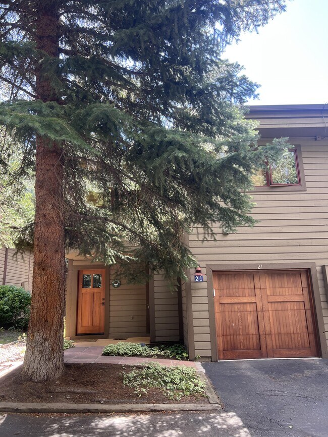 Foto del edificio - 4552 Meadow Dr