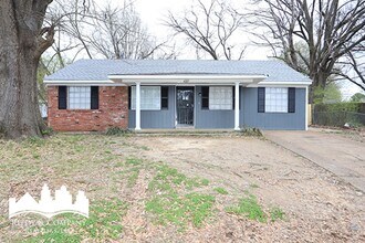 Building Photo - 4227 Kenosha Rd