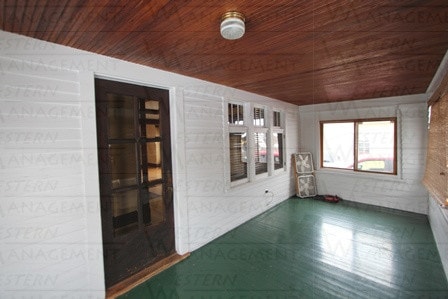 Mud Room - 425 Lewis Ave