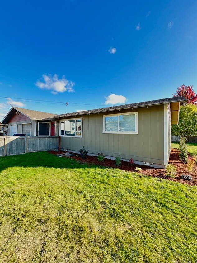 Foto principal - 1890 SW Timber Ave