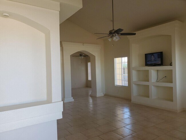 Building Photo - 456 Passmore Rd