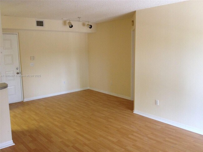 Building Photo - 470 S Park Rd