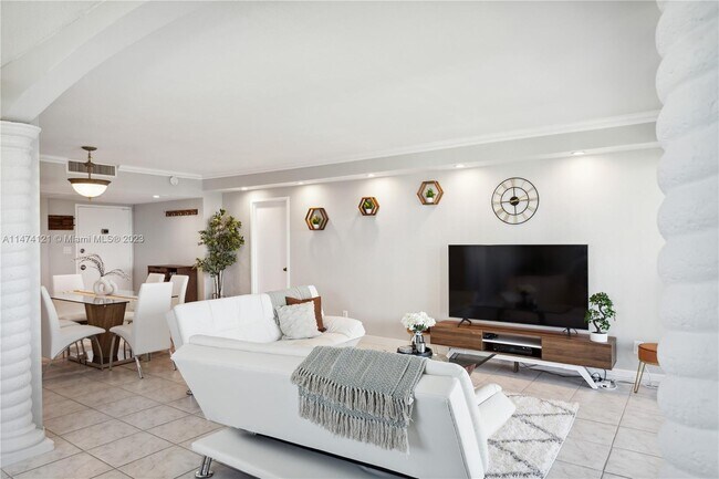 Foto del edificio - 5401 Collins Ave