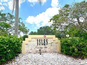 Building Photo - 731 Vista Isles Dr