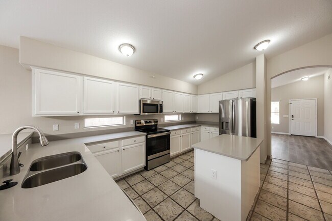 Foto del edificio - 7418 W Lone Cactus Dr