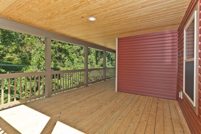 Building Photo - Biltmore - Modern Construction, 3 Bedrooms, Open Plan!