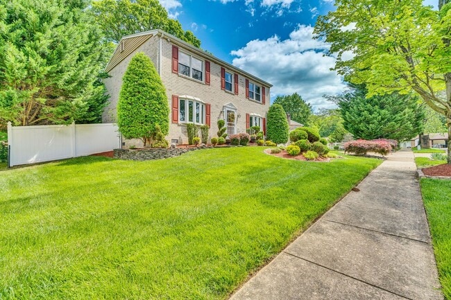 Building Photo - Modern 4 BR Colonial Retreat in River Bend...