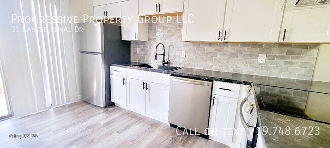 Building Photo - Beautifully Remodeled 2-Bed, 1-Bath Townho...