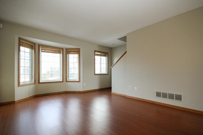 Building Photo - 4826 Elm Dr N