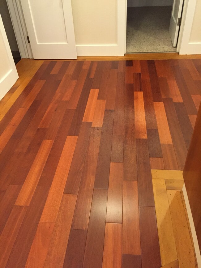 Building Photo - 908 E 8th St